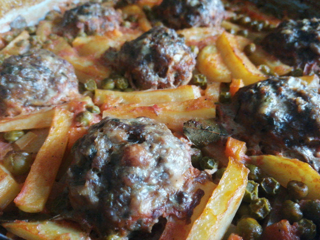 Meatballs with Peas and Potatoes in the Oven