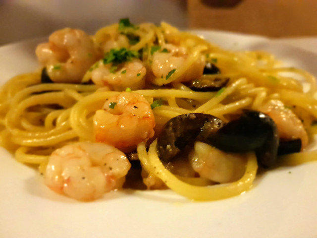 Fried Spaghetti with Shrimp and Olives