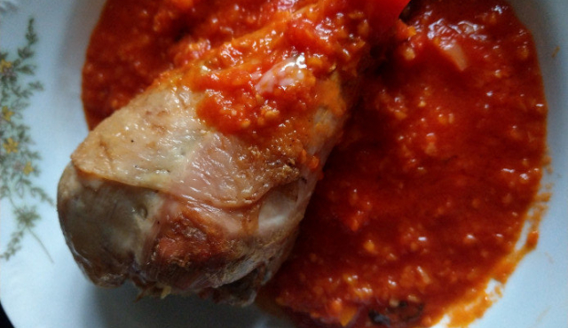 Turkey Drumsticks with Tomato Sauce