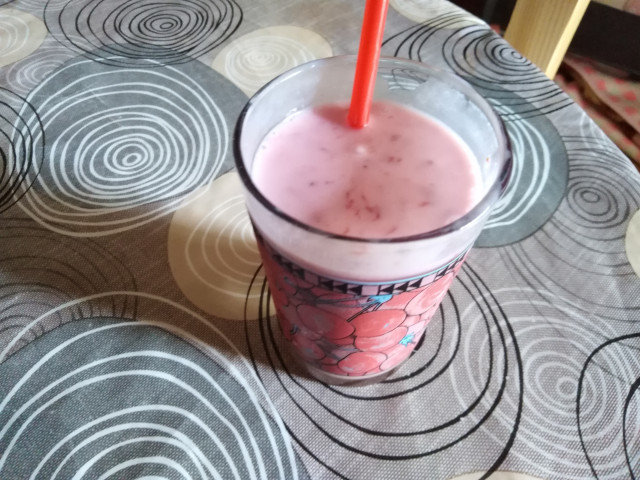 Easy Strawberry Shake