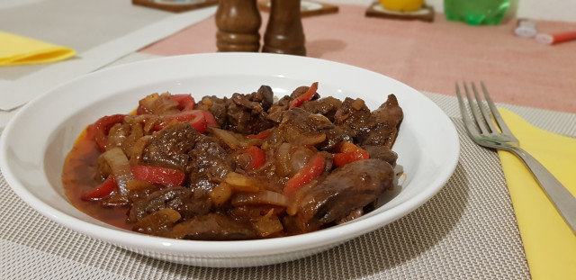 Country-Style Livers with Onions