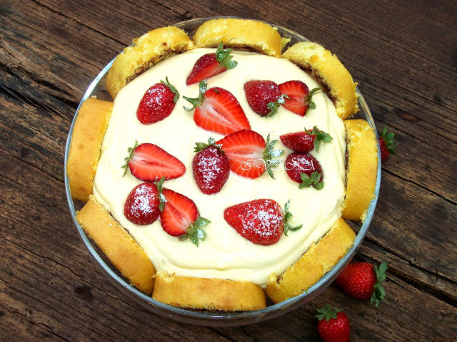 Strawberry Roll and Cream Dessert