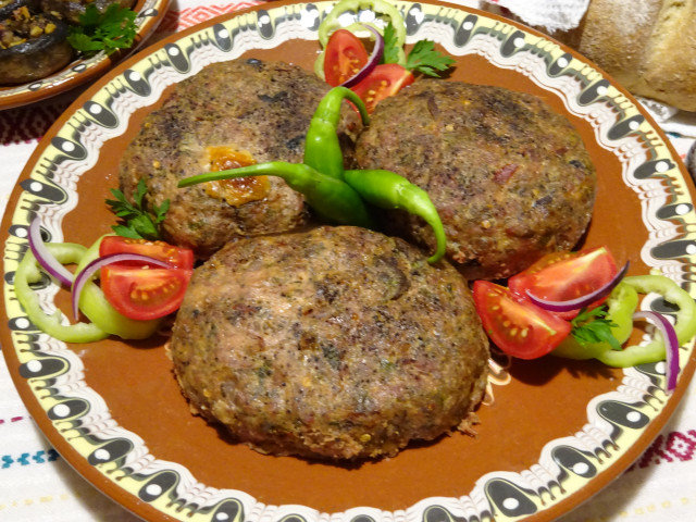 Oven-Baked Tatar Meat Patty with Cheese