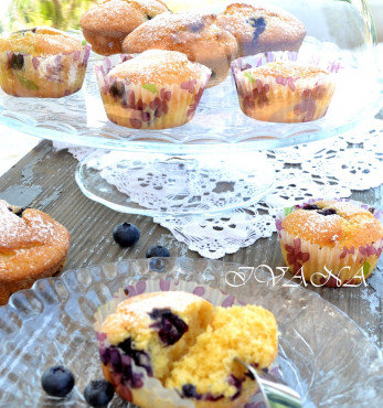 Corn Muffins with White Wine and Blueberries
