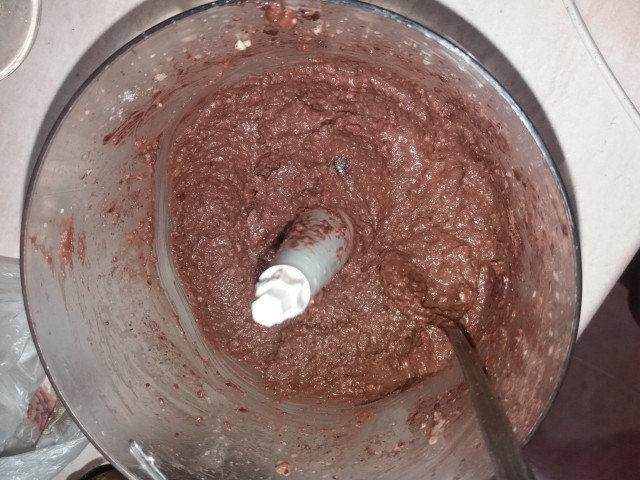 Homemade Chocolate Spread with Hazelnuts