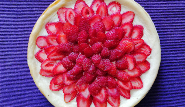 Classic Cheesecake with Strawberries