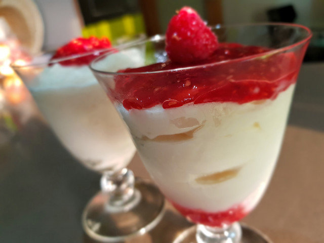 Ice Cream with Mascarpone and Raspberries