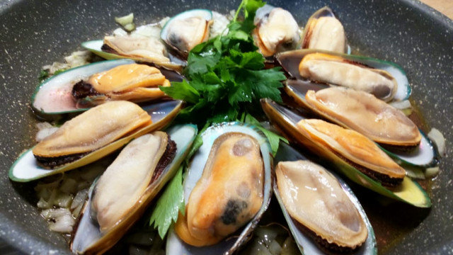 French-Style Classic Mussels