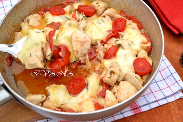 Pan-Fried Chicken with Tomato Sauce