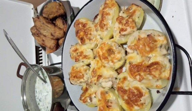 Jacket Potatoes with Cheese and Chicken