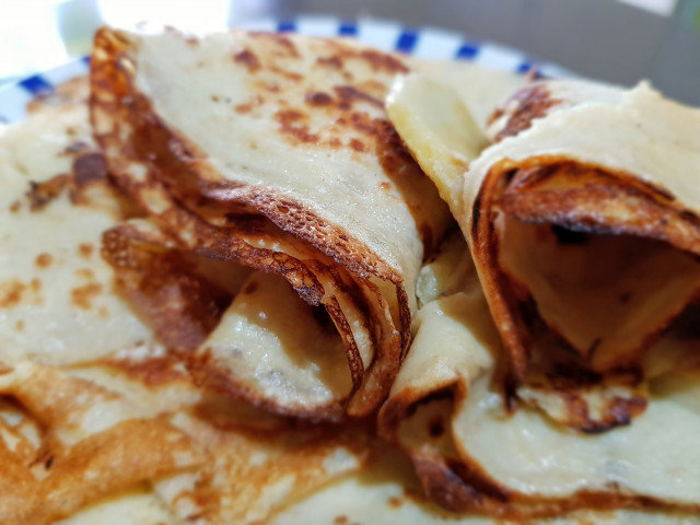 Silky Apple Crepes with Whole Pieces of Fruit