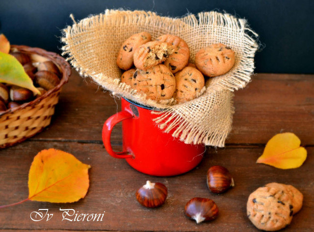 Chestnut Flour Cookies with Chocolate Drops