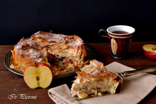 Strudel Filo Pastry Pie with Apples, Walnuts and Raisins