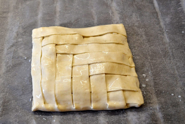 Braided Puff Pastry Strudel with Apples and Walnuts