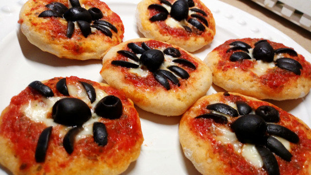 Wonderful Mini Pizzas For Halloween