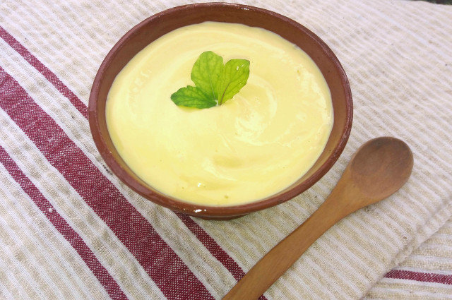 Homemade Mayonnaise with Olive Oil and Arugula