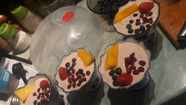 Strained Yoghurt with Fruits