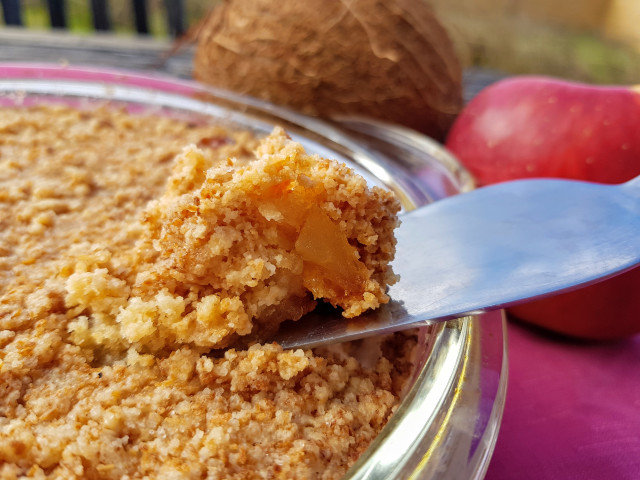 Lean Apple Crumble with Coconut