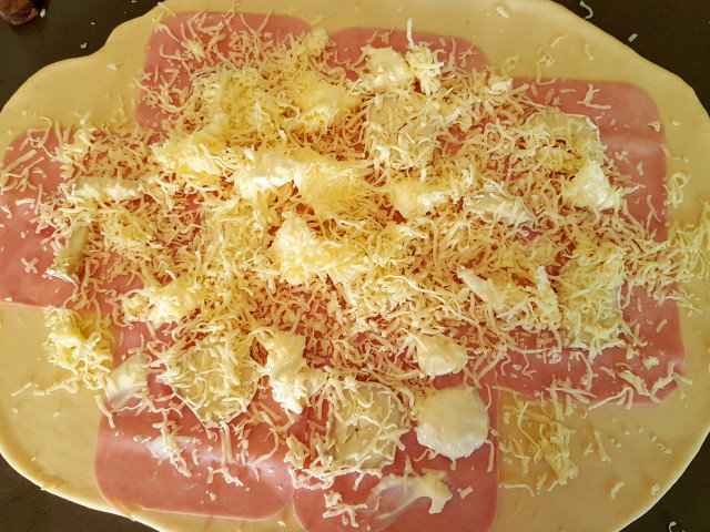 Savory Roll with Ham and Cream