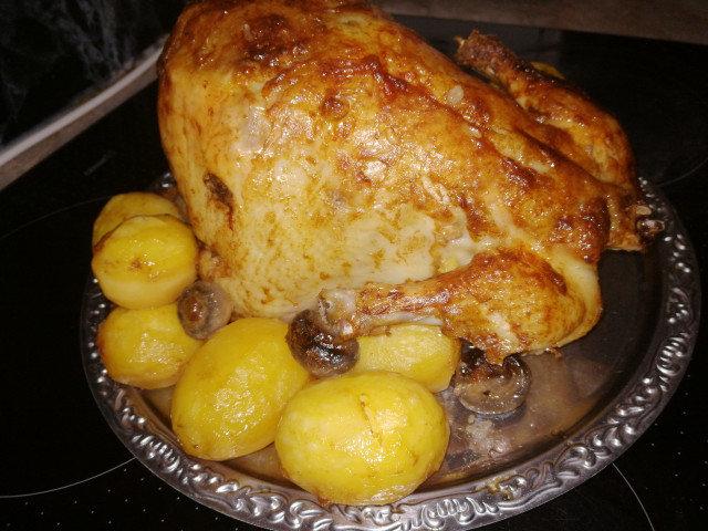 Classic Stuffed Chicken with Rice and Mushrooms