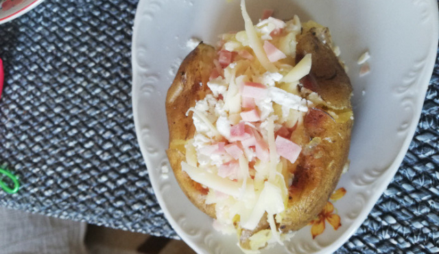 Stuffed Potatoes with Ham and Cheese