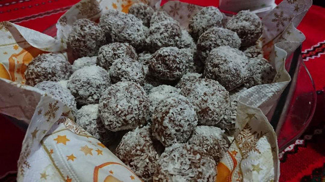 Biscuit Chocolate Balls