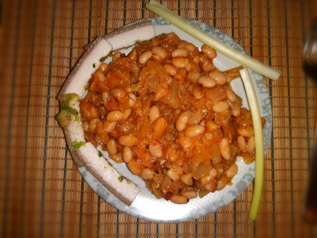 Appetizing Beans with Sauerkraut