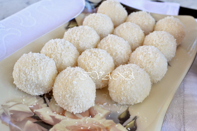 Coconut and Ricotta Balls