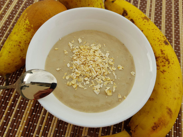 Creamy Oatmeal with Pears and Bananas for Babies