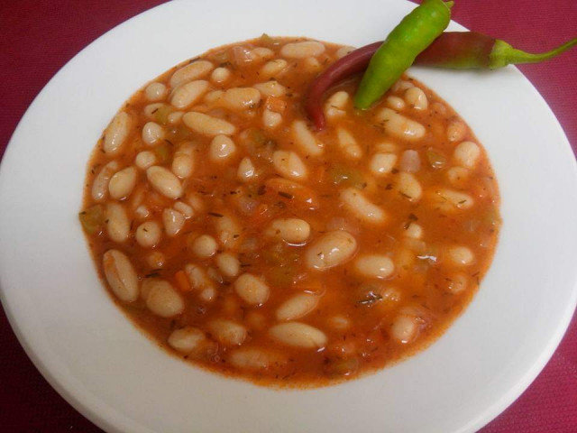 Bean Soup with Tomato Paste