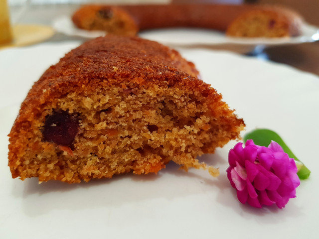 Carrot Sponge Cake with Wholemeal Flour