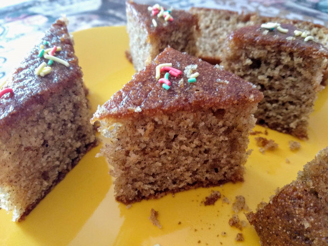 Wholemeal Sponge Cake with Honey and Cinnamon