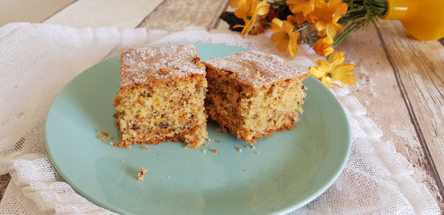 Fluffy Wholemeal Sponge Cake with Carrots, Walnuts and Cinnamon