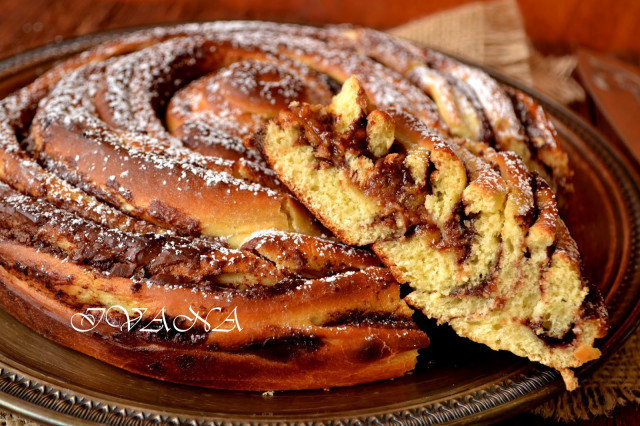 Twisted Easter Bread with Nutella