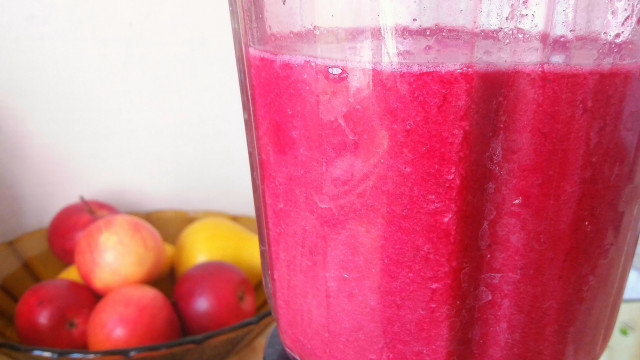 Vitamin Smoothie with Beets and Apples