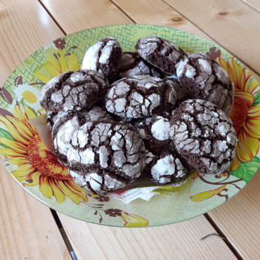 Crinkle Cookies with Chocolate