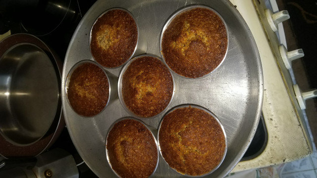 Muffins with Bananas, Walnuts and Oats