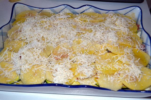 Gratin with Potatoes, Zucchini and Sausages