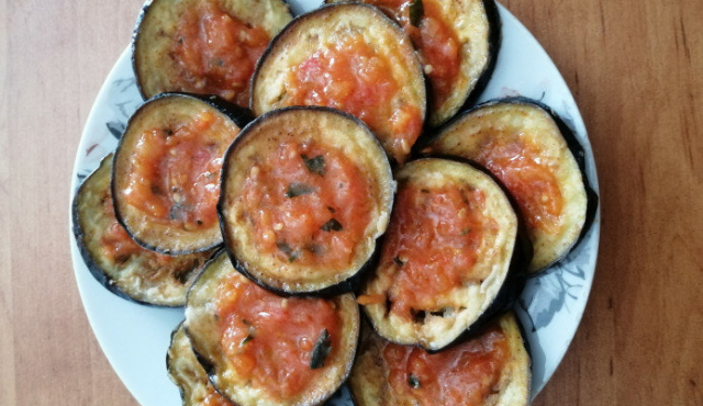 Fried Eggplants with Tomato Sauce