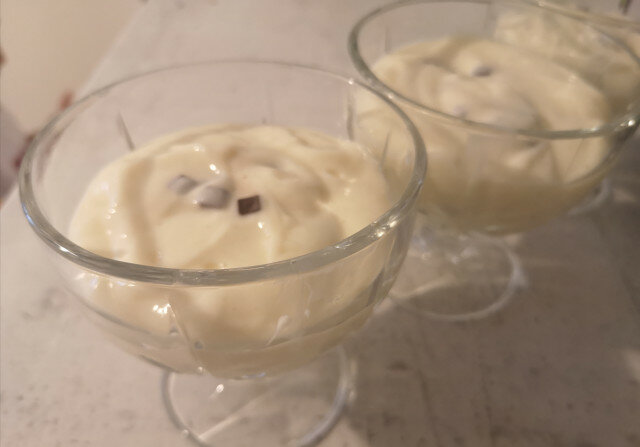 Homemade Vanilla Cream with Chocolate Chips