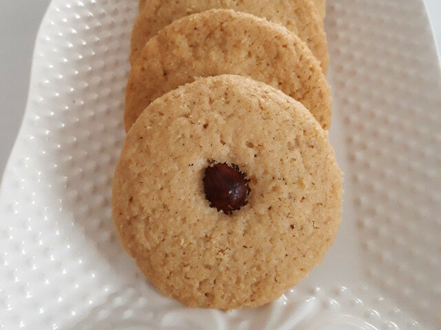 Tahini Cookies with Hazelnuts