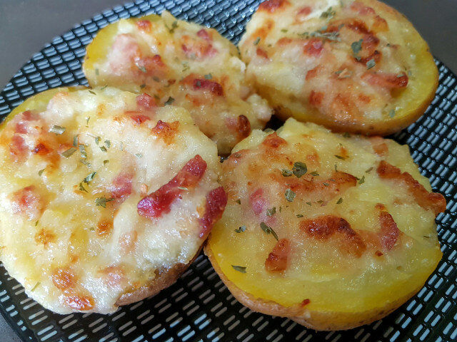 Bacon and Sour Cream Stuffed Potatoes