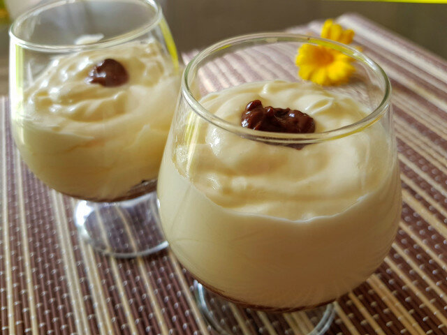 Tender Cream with Mascarpone and Chocolate