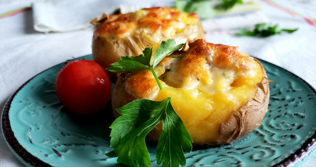 Baked Stuffed Potatoes with Minced Meat