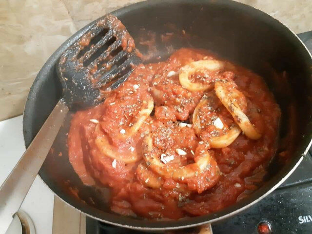 Calamari in tomato sauce
