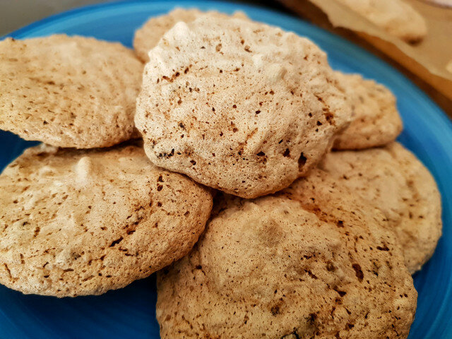 Delicate Walnut Cookies with Dates