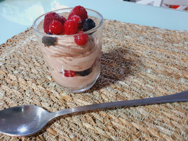 Delicate Cream with Mascarpone and Raspberries