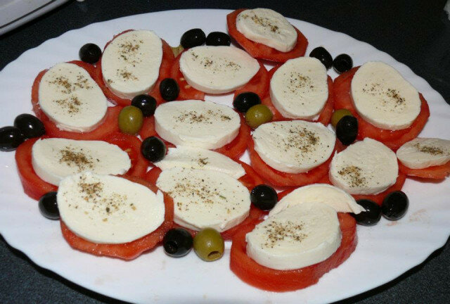 Caprese Salad with Olives