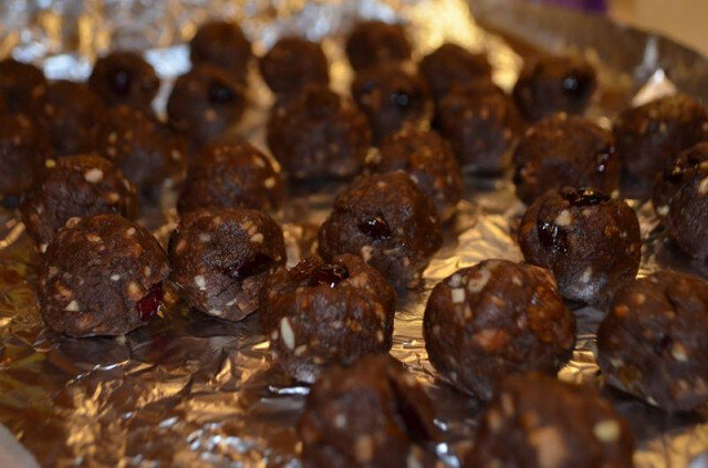 Homemade Candies with Dates and Cocoa