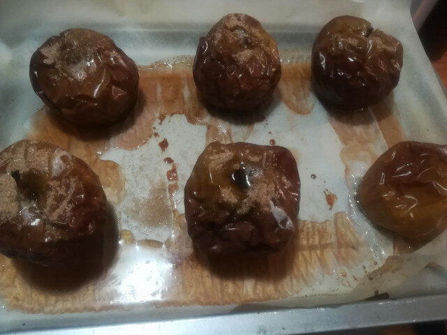 Baked Candied Apples with Cinnamon and Vanilla